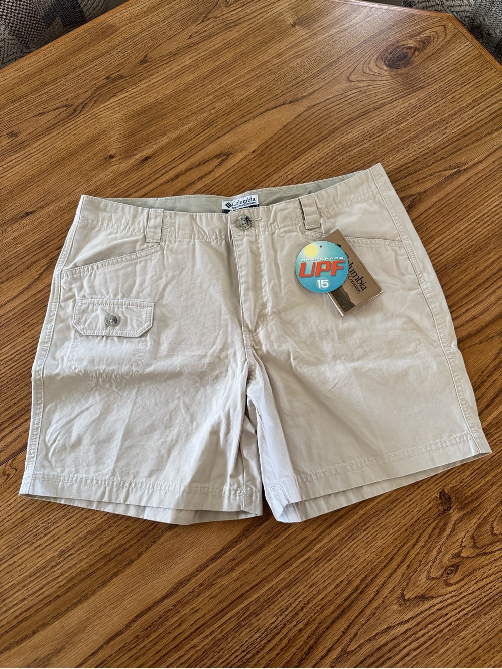 NWT Columbia women's utility shorts with a button-flap thigh pocket SPF 15 10